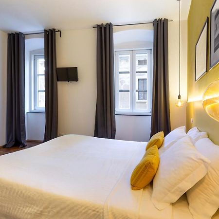 Tram Apartment For 4 Guests Trieste Luaran gambar
