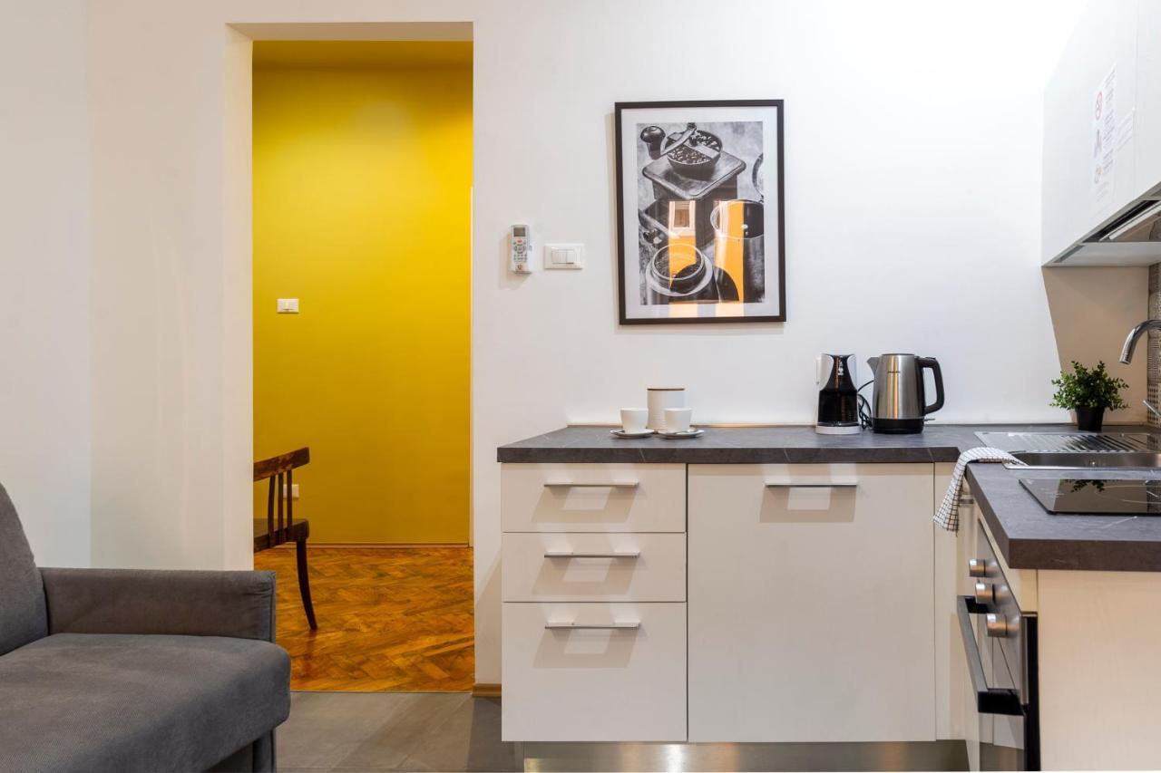 Tram Apartment For 4 Guests Trieste Luaran gambar