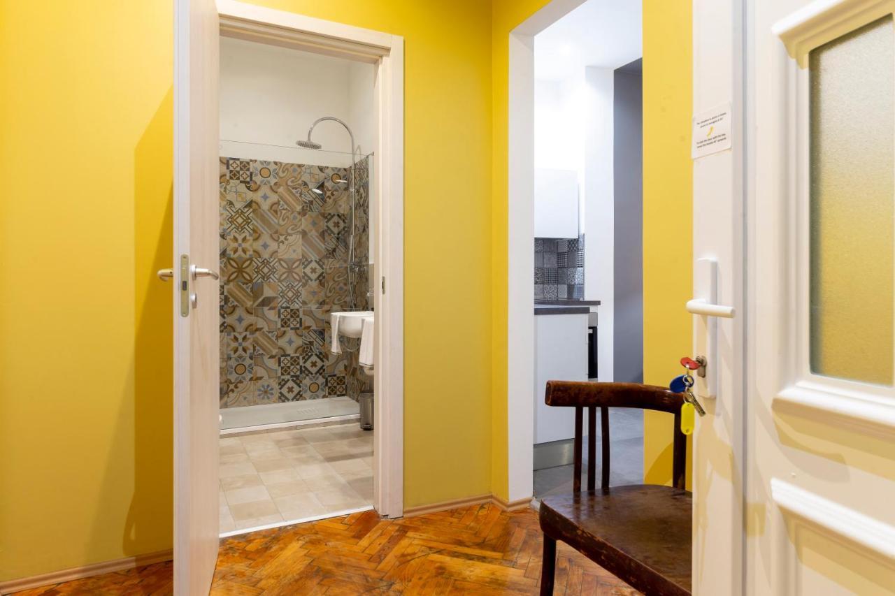 Tram Apartment For 4 Guests Trieste Luaran gambar